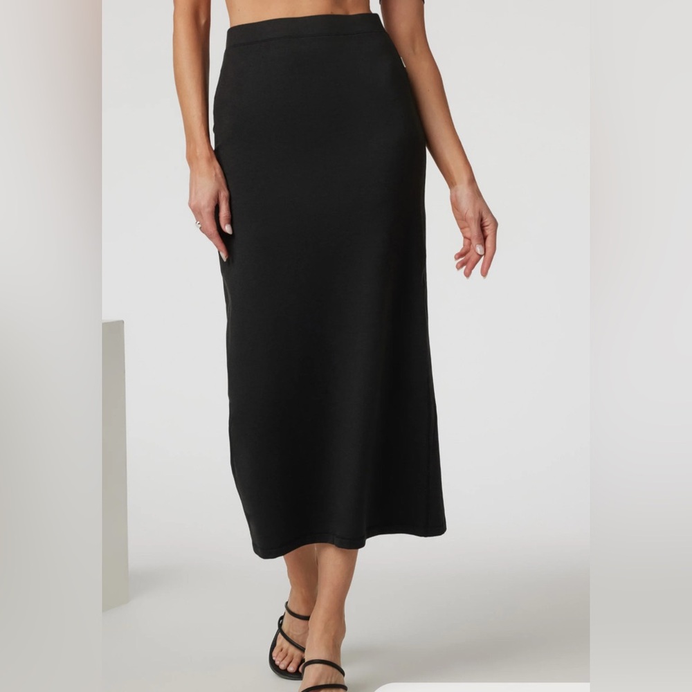 NWOT Vuori Halo Column Skirt Black Heather Small
